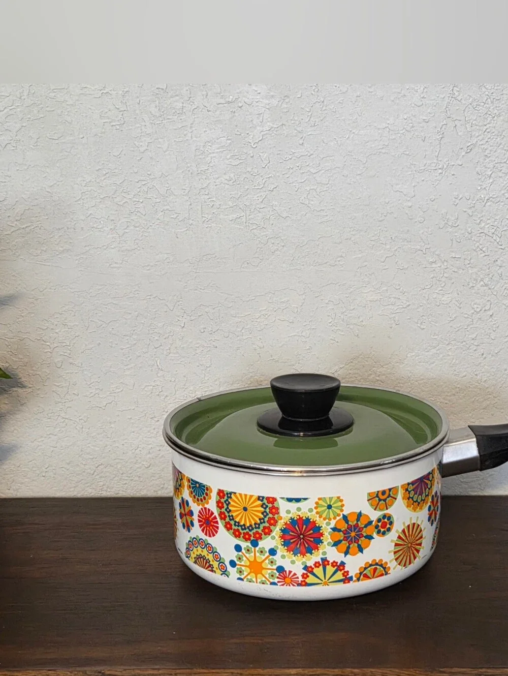 HTF  1970s Flower Power Medallion Enamelware 2 Qt Saucepan With Lid Vintage